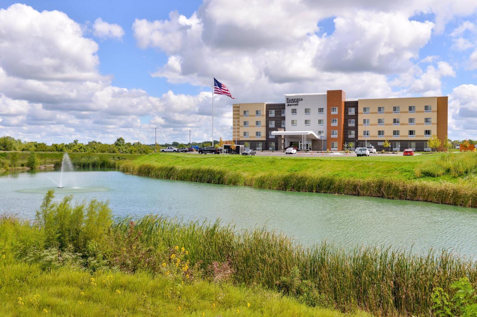 Fairfield Inn & Suites By Marriott Warrensburg Eksteriør billede